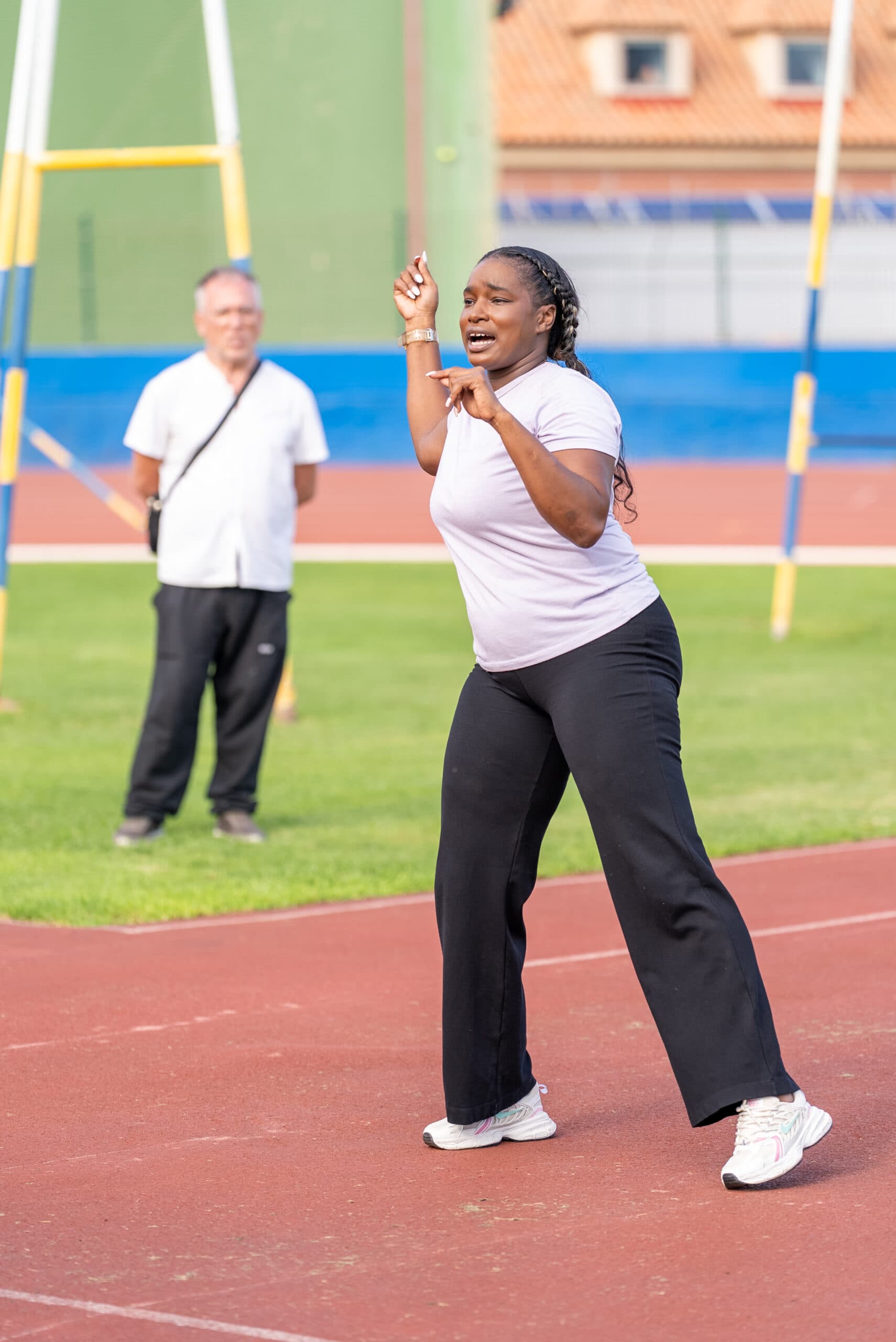 Formar, aprender y proyectar sueños: diana rivas imparte una masterclass de lanzamientos en la ciudad deportiva de gran canaria